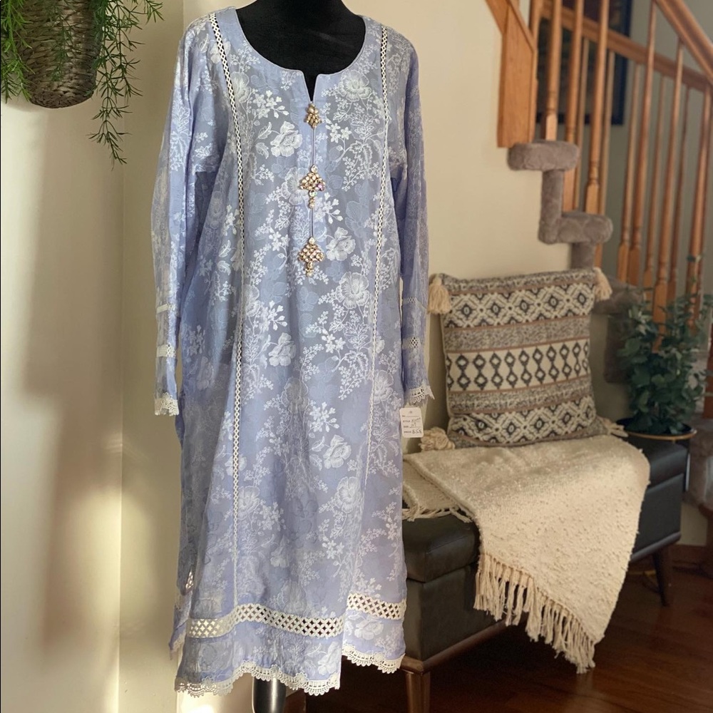 Size:M. Brand bareeze & color light purple